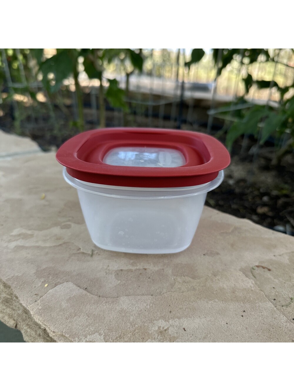 Rubbermaid 2 Cup Food Storage Container 7J57 Made In USA Clear Panel Lid